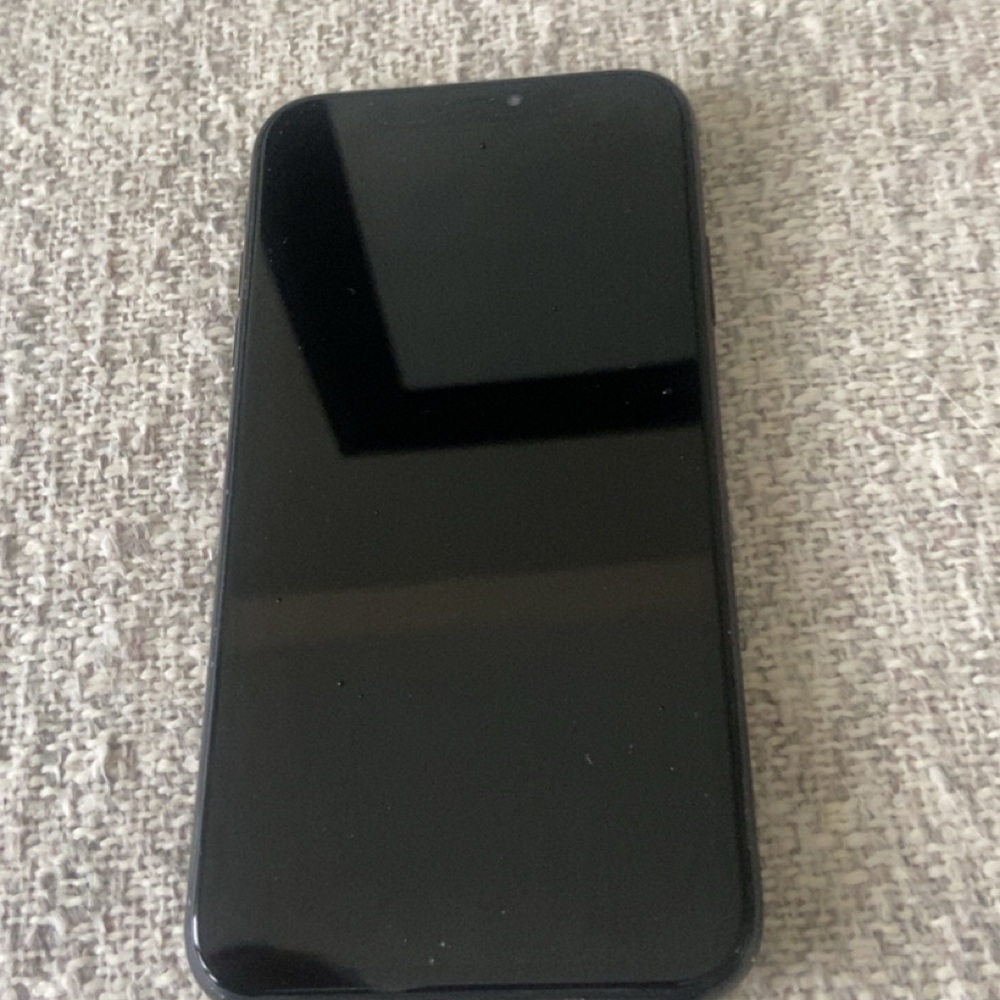 Apple Black Cell Phone with Premium Design